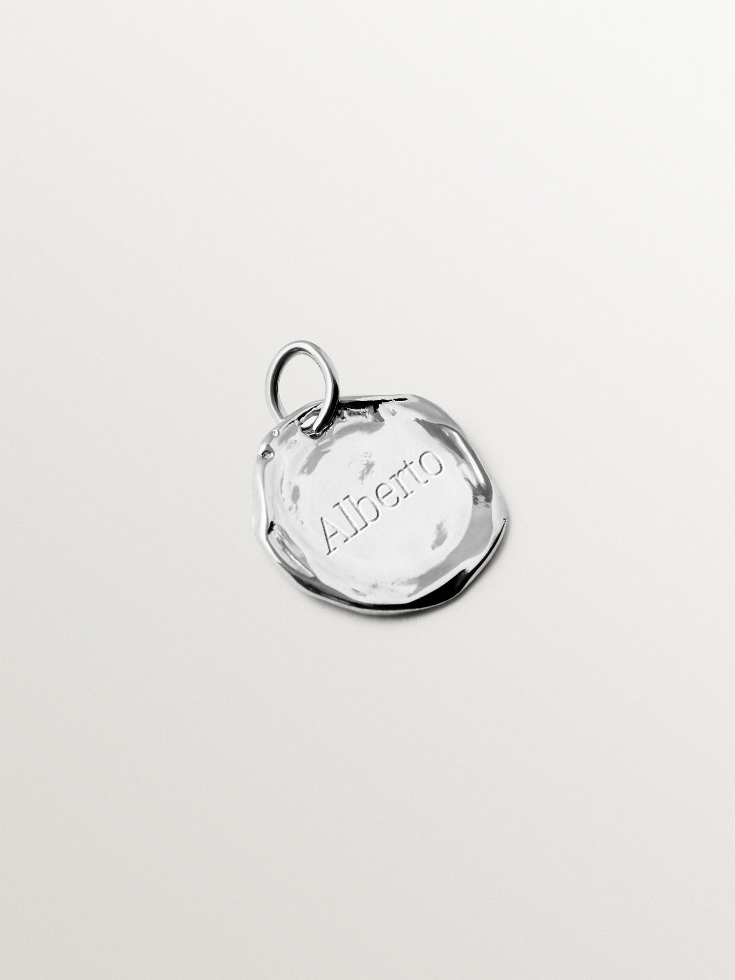 Charm personalizable pequeño de plata 925 bañada en oro amarillo de 18K