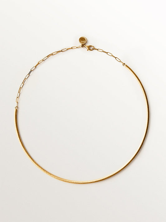 Collar rígido de plata 925 bañada en oro amarillo de 18K con textura
